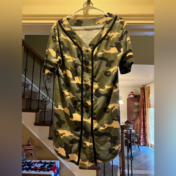 Balera Camouflage
Baseball Jersey - Picture 2 of 4